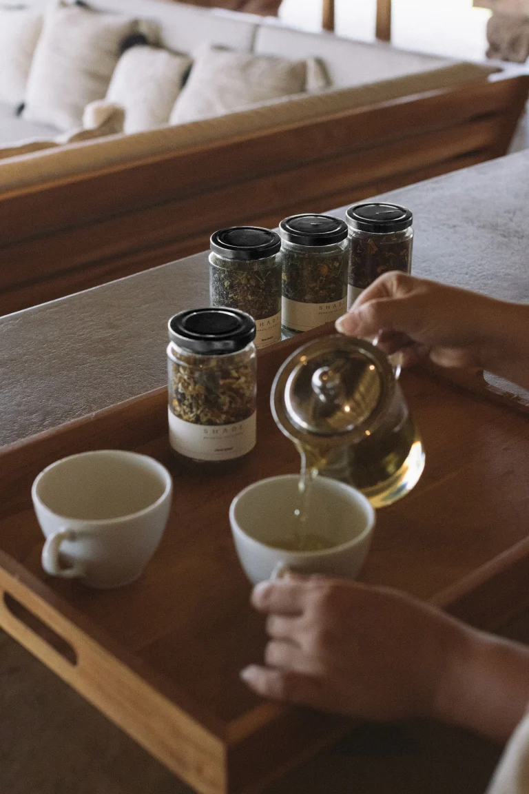 SHADE_Botanicals_-_Loose_Leaf_Tea_Blends_-_Drinking_Lifetyle_-_Complete_Variant_for_Welcome_Drink