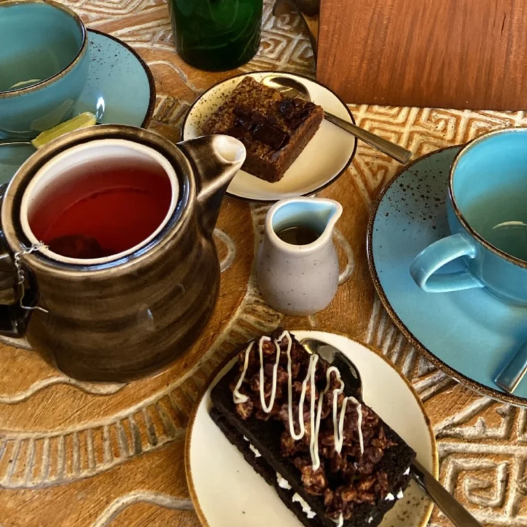 SHADE_Botanicals_-_Loose_Leaf_Tea_Blends_-_Drinking_Lifetyle_for_Restaurant_and_Cafe