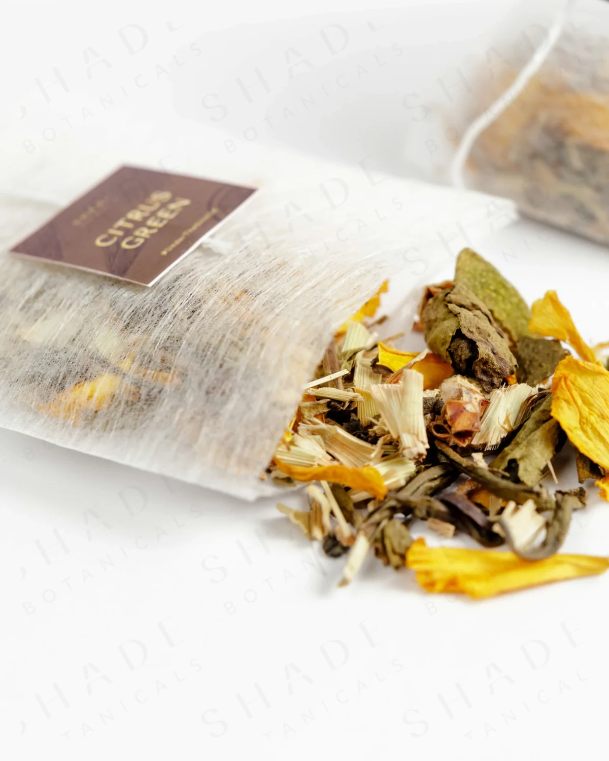 SHADE_Botanicals_-_Tea_Bag_with_Loose_Leaf_Tea_Blends_-_Drinking_Lifetyle_-_Citrus_Green_Variant