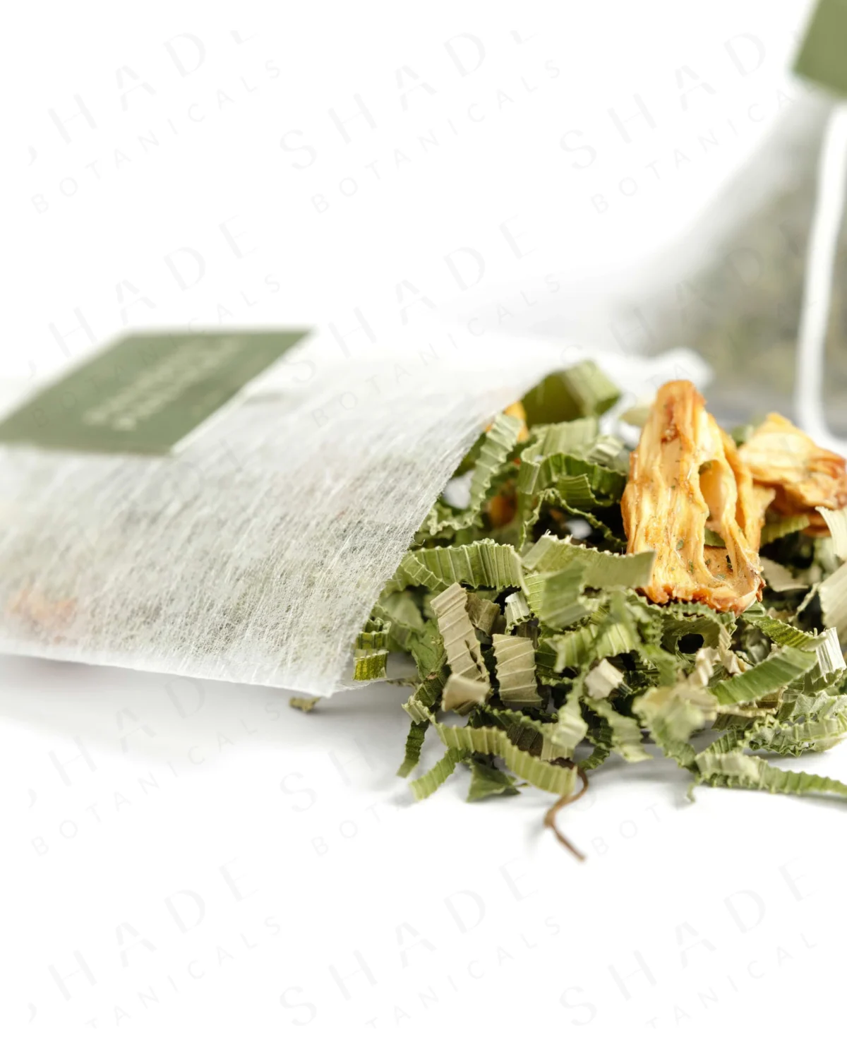 SHADE_Botanicals_-_Tea_Bag_with_Loose_Leaf_Tea_Blends_-_Drinking_Lifetyle_-_Pandan_Panacea_Variant